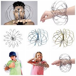 **RAGE 2018** Magic Rings / Flow Rings - Anneau Magique 3D Cinétique - MULTICOLORE | SUR CARTE (10 pcs)