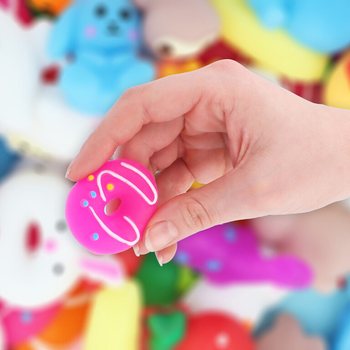 M&eacute;lange de Figurines Squishy en Seau (100 pi&egrave;ces)