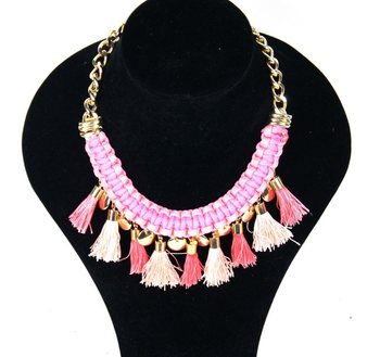 Collier Luxe Style Ibiza à Pompons Roses (1 pc)