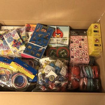 M&Eacute;GA MIX DE CADEAUX POUR TOMBOLA 500 PCS + CADEAU GRATUIT